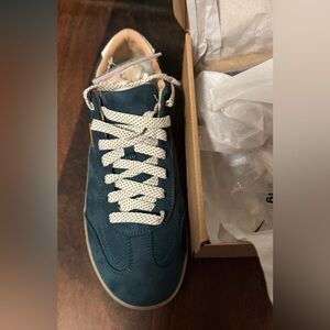 NIB Dr Scholls Blue Suede mena Sneakers